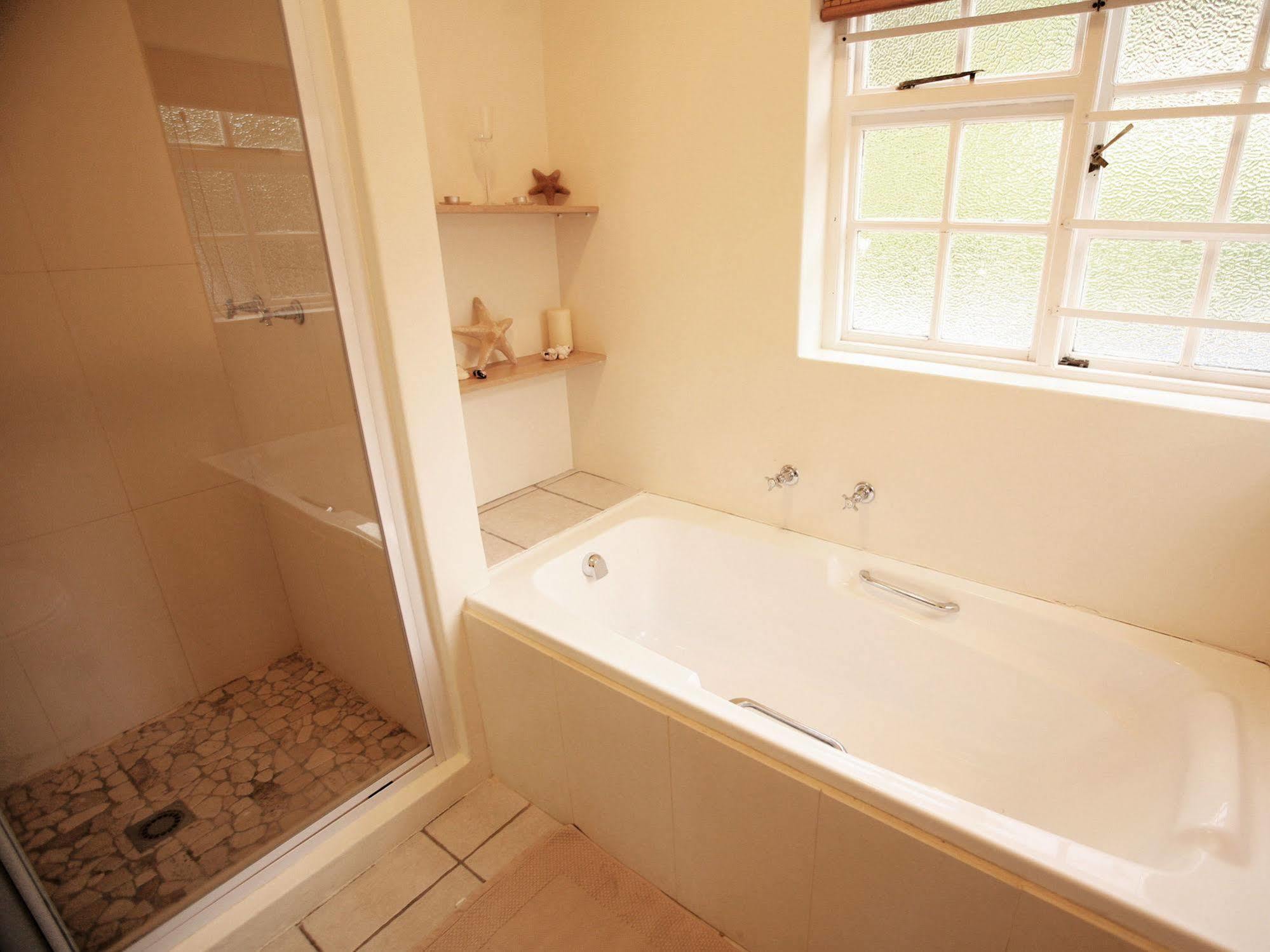 Art Gallery Guest House - Thandekayo Hout Bay Exterior foto